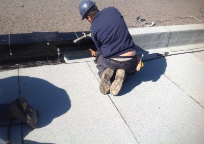 Toiture en membrane élastomère EPDM et TPO à Mirabel sur toit plat / Réparation Toiture Montréal