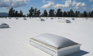 Service de toiture en toit blanc EPDM à Ville Saint Laurent / Réparation Toiture Montréal